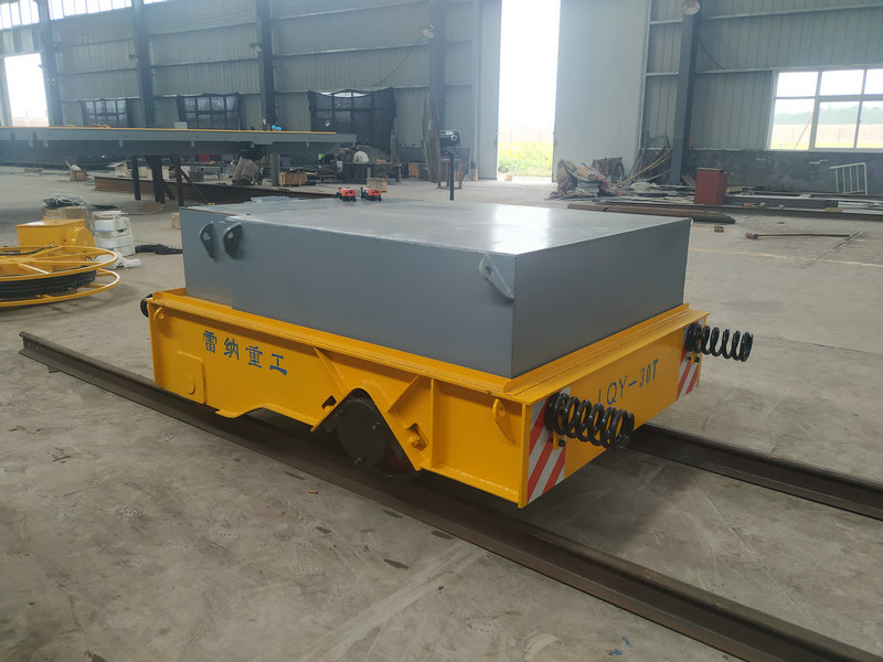 Железнички монтирани електрични транспортни колица