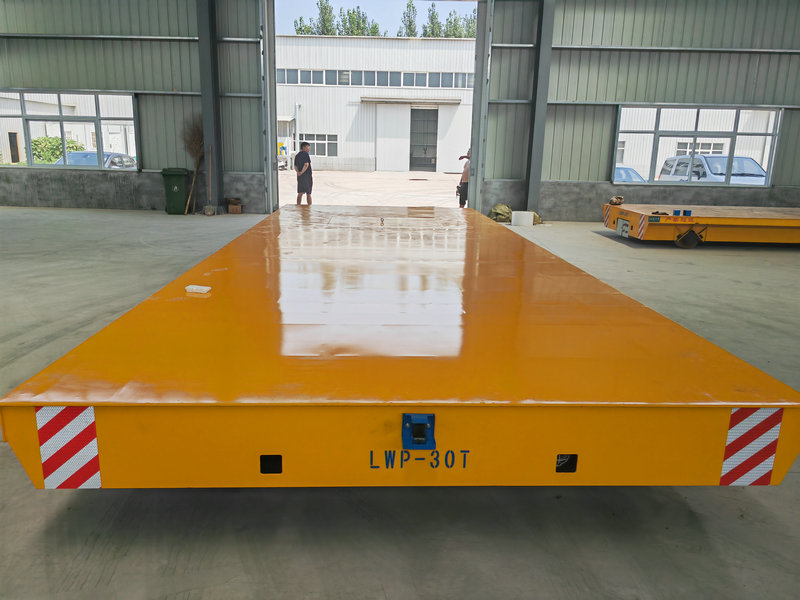 LWP Trackless Трансфер возило