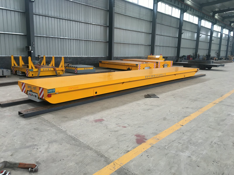 Тешка моторизована челична трансферна колица на железничкој станици