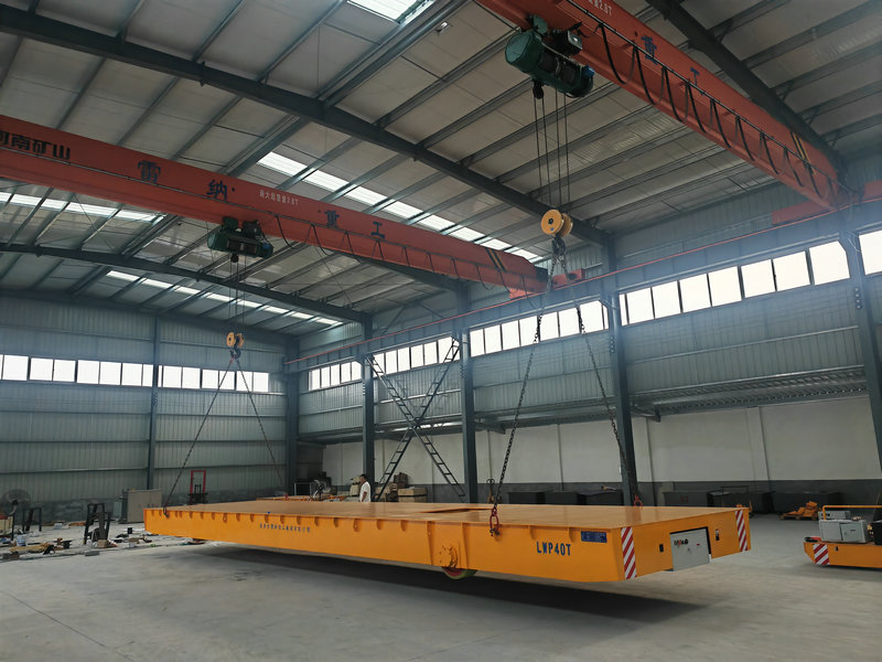 Лако управљање тешким електричним платформом за трансфер без трака