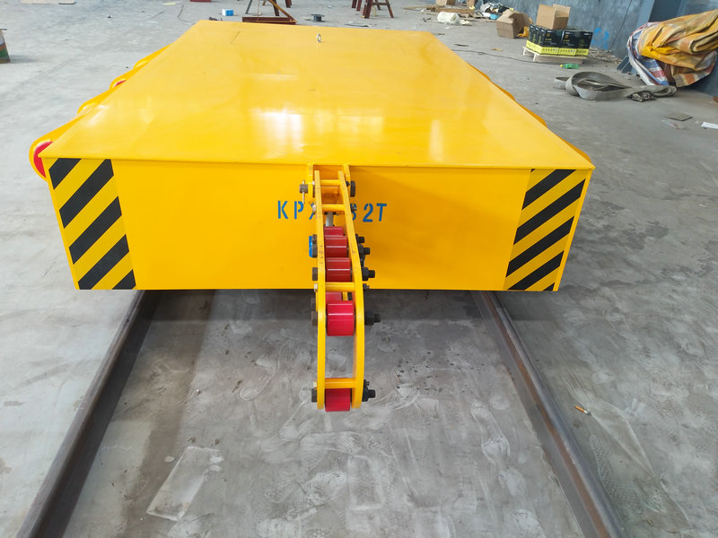 32 тона тролеј повезан са трактором