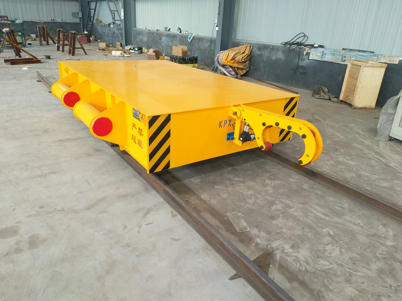 32 тона тролеј повезан са трактором